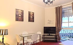 Flat 4, Den House